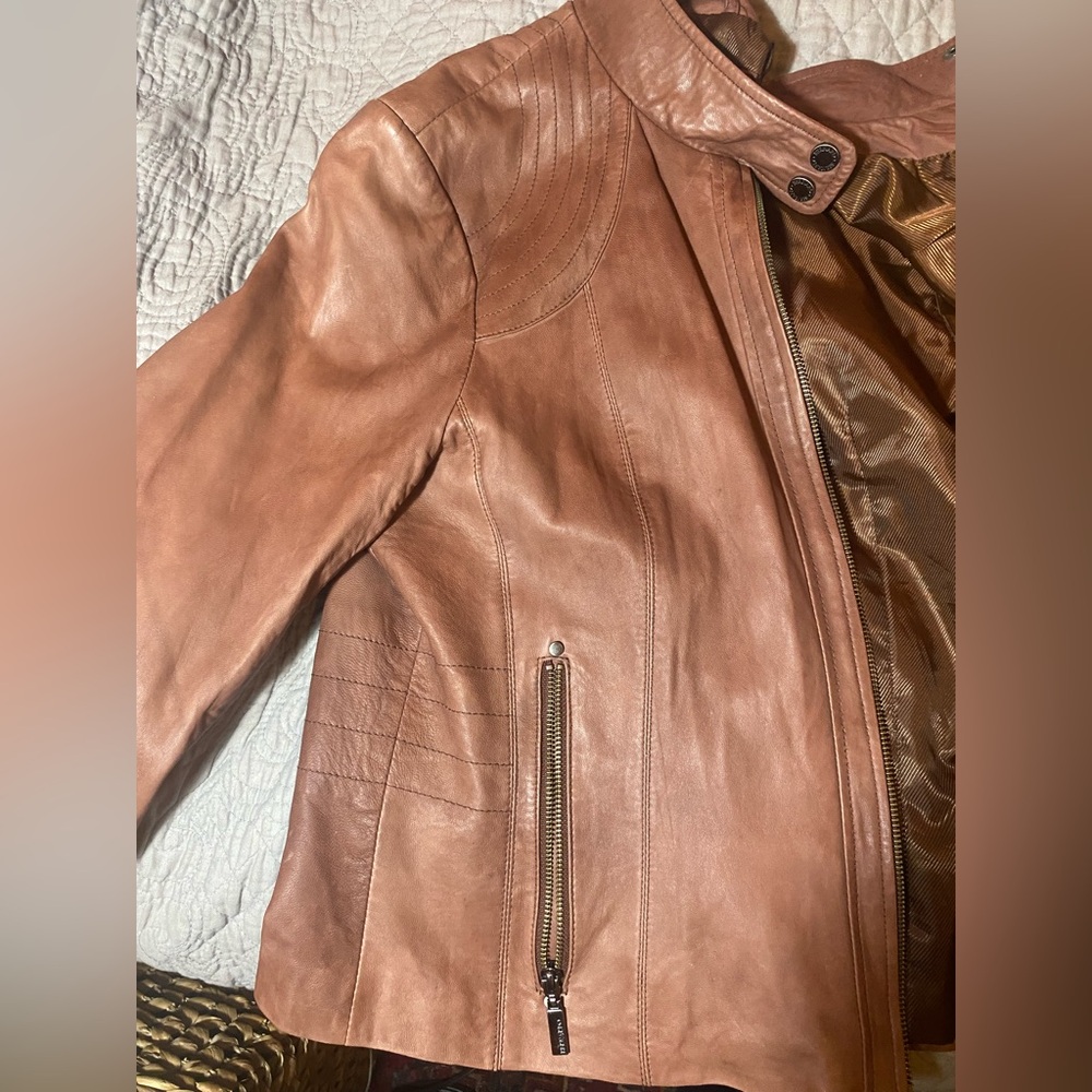 Bernardo Women's Tan/coffee with a hint of cream Leather Jacket - Picture 4 of 14
